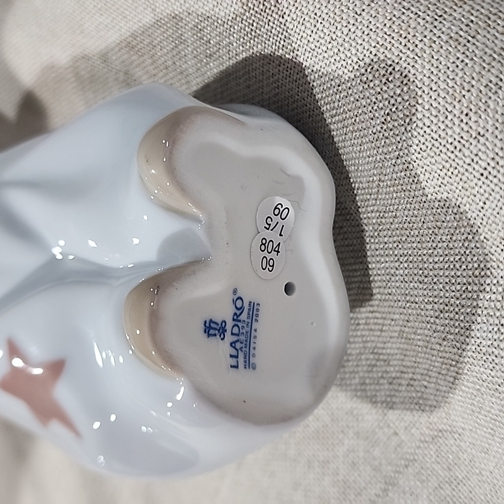 The Magician’s Hat Lladro Figurine - Picture 9 of 11